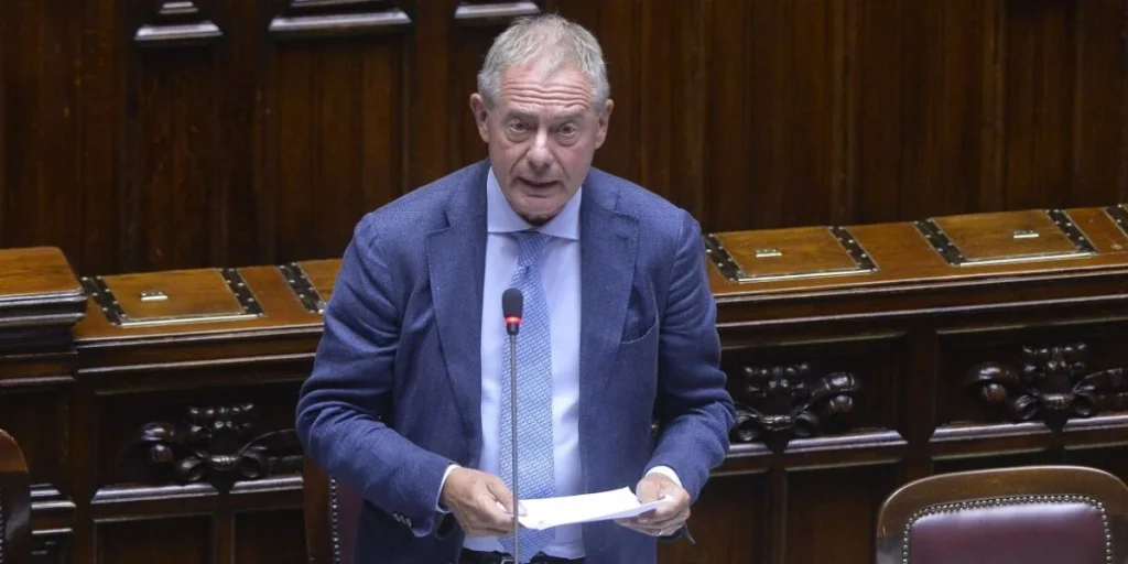 Diesel and petrol skyrocketing. Will the government intervene with the mobile excise tax? Urso: "Yes, but it will take a few days"