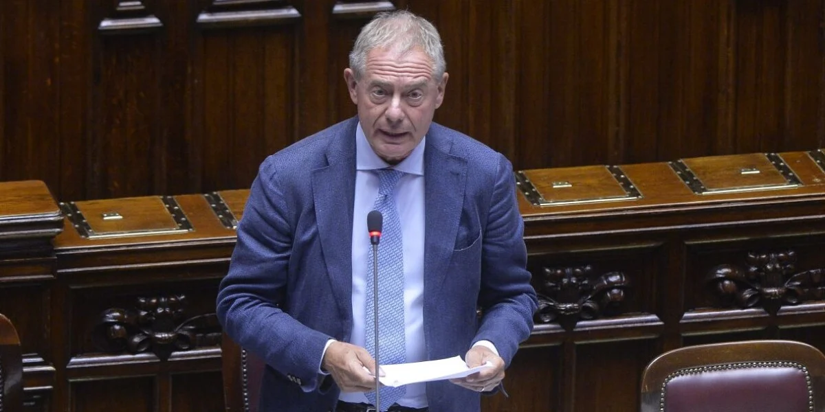 Diesel and petrol skyrocketing. Will the government intervene with the mobile excise tax? Urso: "Yes, but it will take a few days"