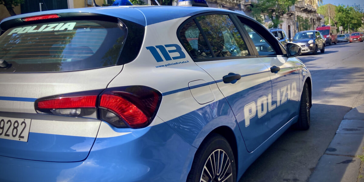 He does not accept the refusal and persecutes her: a man arrested in Reggio