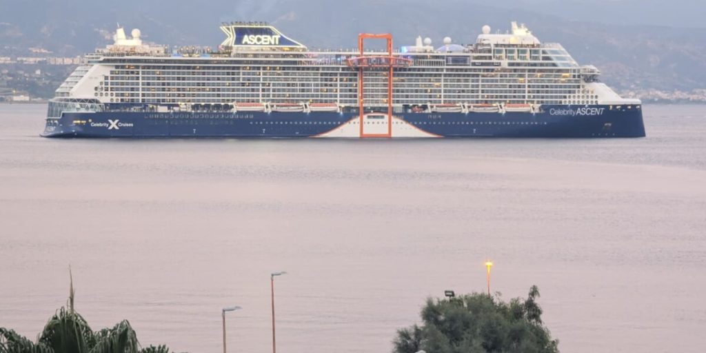 Illness on board after departure from Messina: cruise ship turns back, one passenger is saved