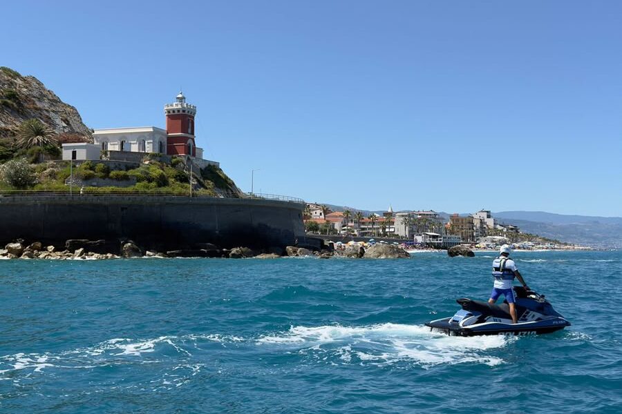 Messina, checks at sea: five boaters saved off the coast of Mortelle