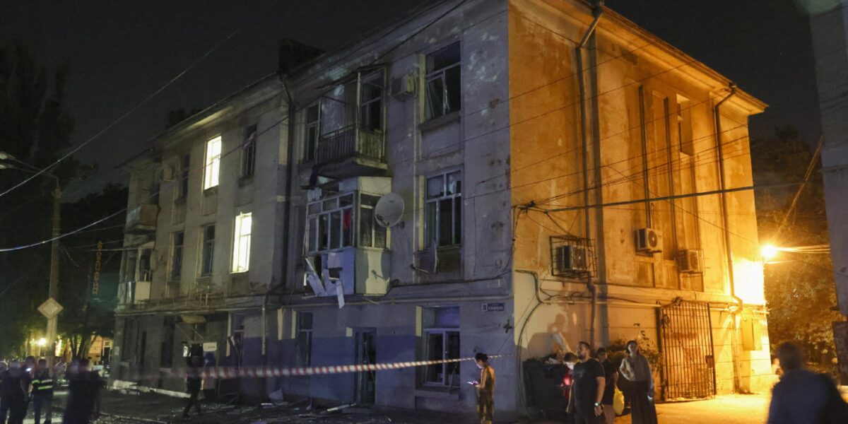 Moscow attacks Odessa during the night: two dead and eight wounded. Zelensky: Russian Tu-95 bomber destroyed