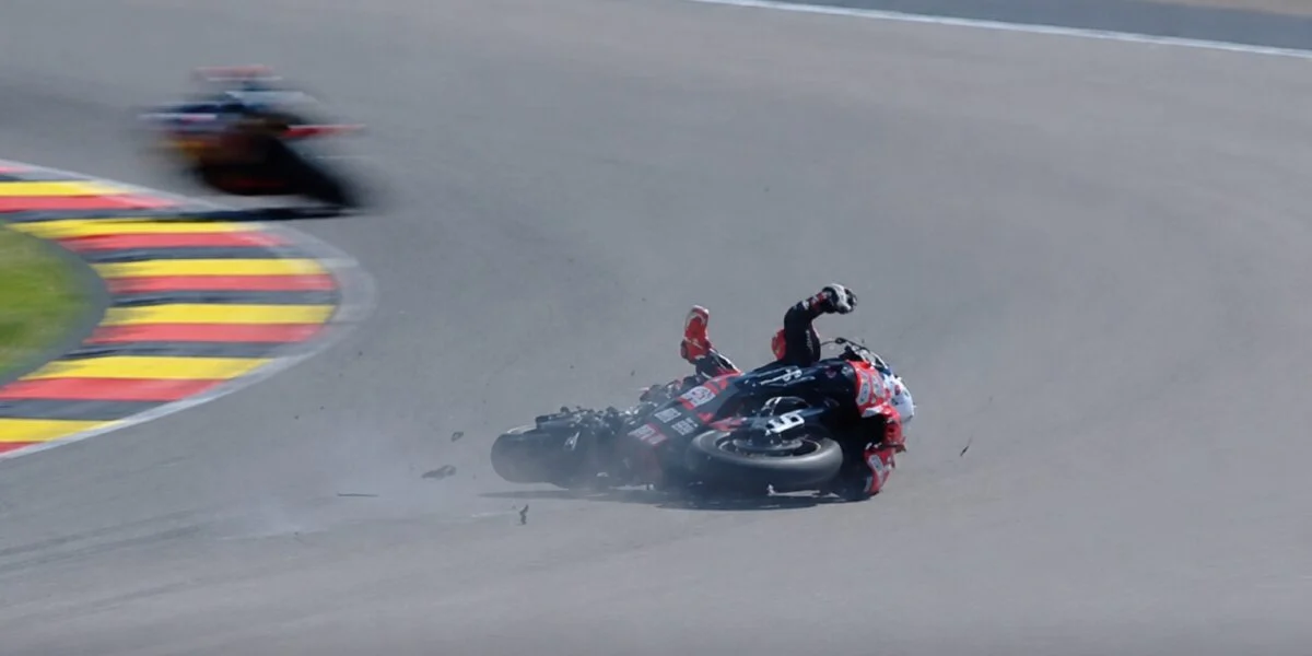 MotoGP, Marco Bezzecchi falls and breaks his collarbone: he will need surgery