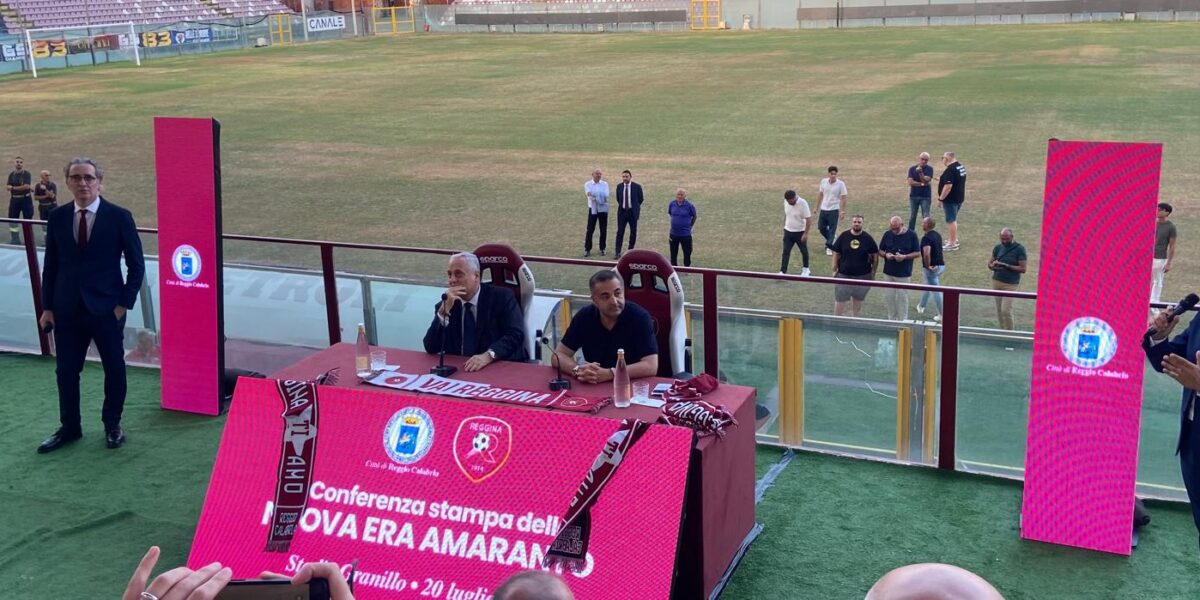 New era for Reggina, Cannizzaro moved: «I kept my promise. Welcome Lotito." The new owner: "I want to bring Reggio back to the football that counts"