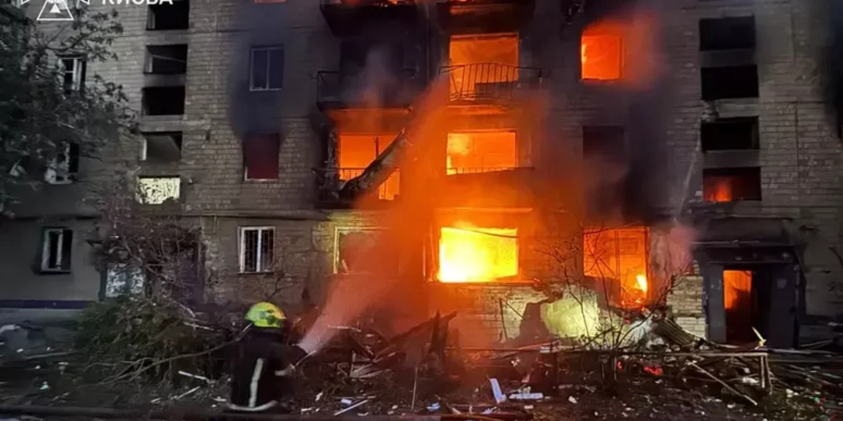 Night of Russian raids on Kiev, at least 13 dead. Zelensky is thinking about the vote in the autumn and asks the US to produce the Patriots