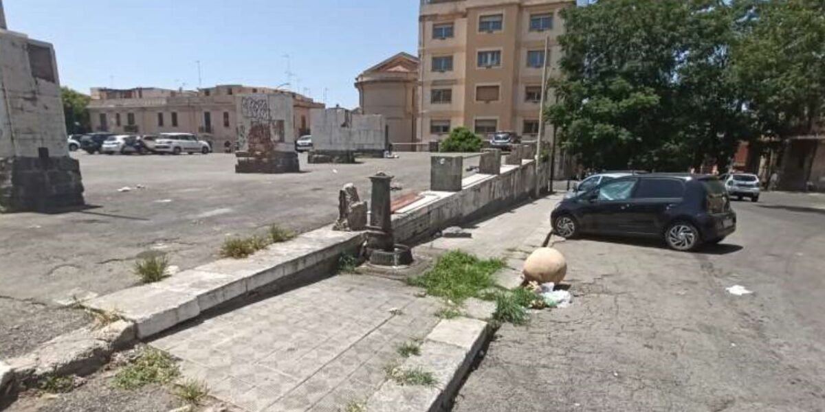 Reggio, appeal to the mayor for decorum before the Feast of Consolation: «Piazza del Popolo must be returned to the city»