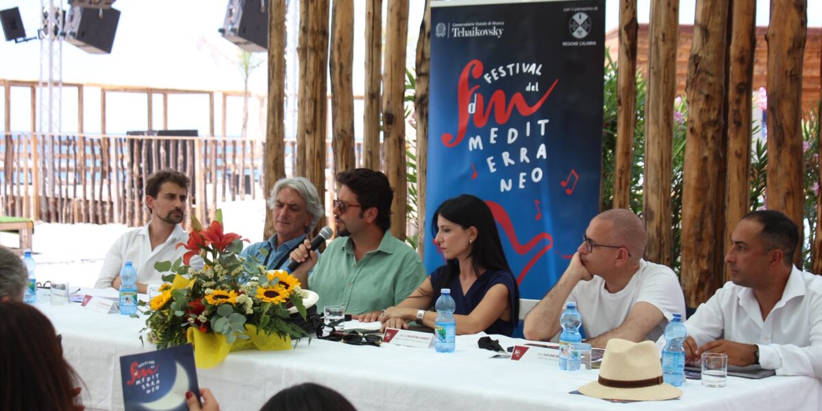 Sixteen years of music and culture in the symbolic places of Calabria, the Tyrrhenian Sea ready to dress up