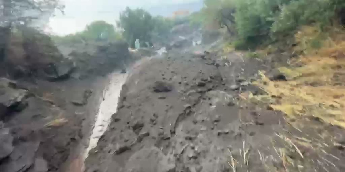 Stromboli, water bomb on Ginostra: damage and inconvenience