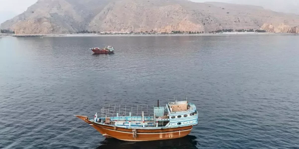 US-Iran tension over Hormuz, stop mutual attacks. Tomorrow the meeting in Doha
