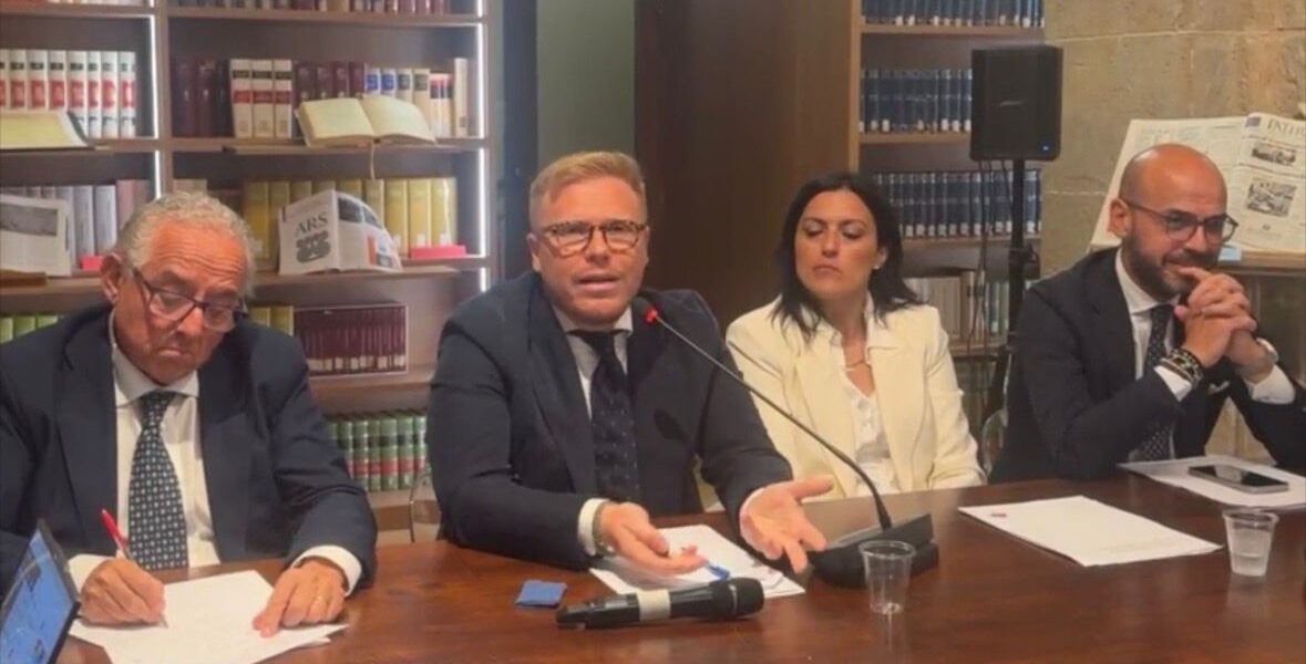 Vardera relaunches her candidacy for the leadership of Sicily: "No steps backwards, I run as president". There is also Alessandro De Leo
