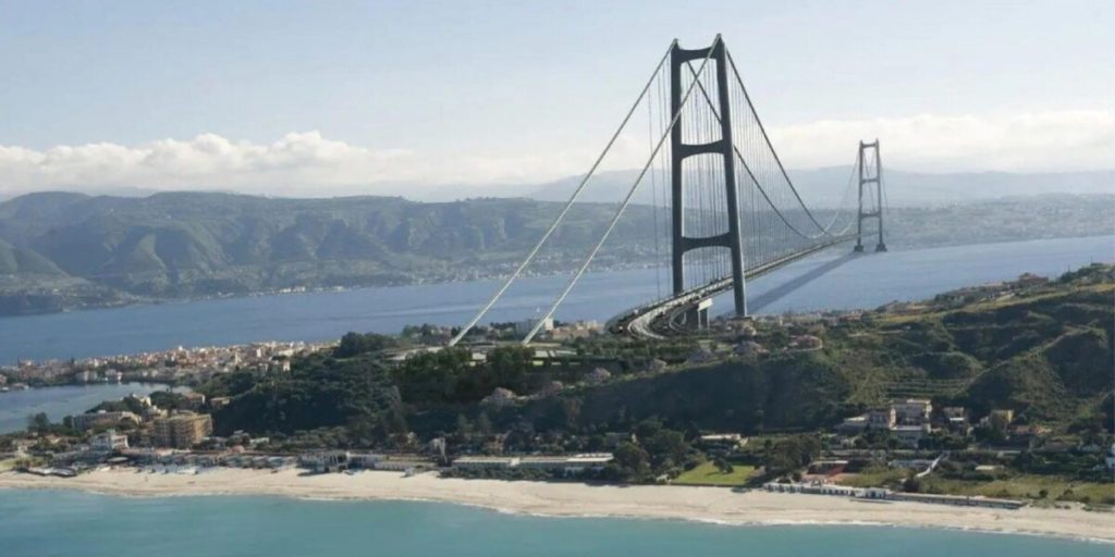 Bridge over the Strait, 361 prescriptions and 77 indications. MIT: «The project has not suffered any interruptions»