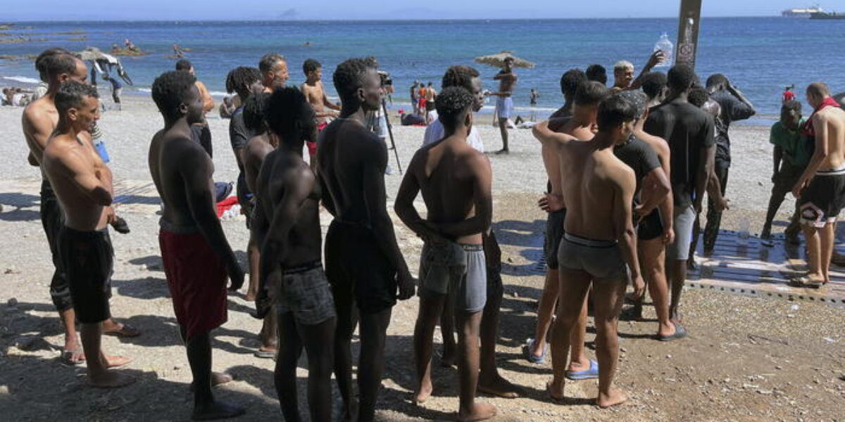 Ceuta, Madrid warns Rome: "Reopen the borders or we will take measures". The government's response: "Italy does not accept ultimatums"