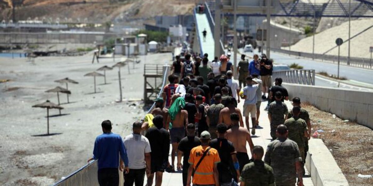 Ceuta, calls on social media for a new mass entry on August 15th: the alarm from the Spanish media