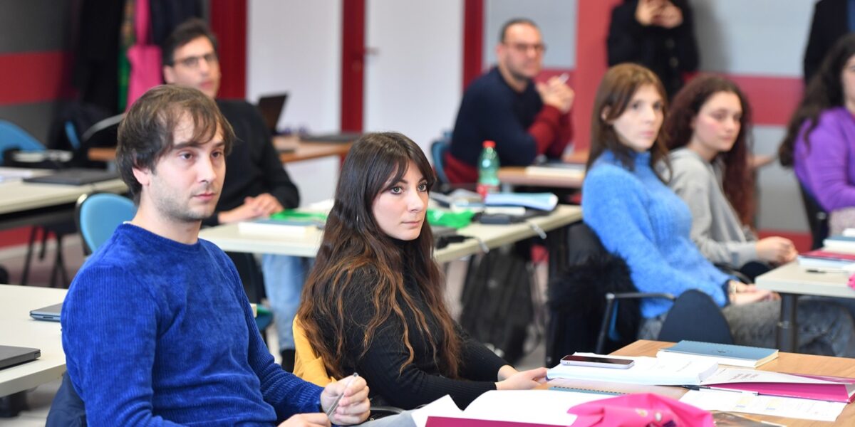 Cinema, a free course for seamstresses and costume designer help: 15 places made available by the Calabria Film Commission Foundation