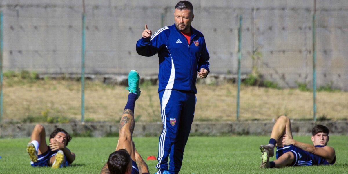 Cosenza, Mister Coppitelli: «We don't want to have a banal championship». Dalmazzi and Pascalau arrive in defense