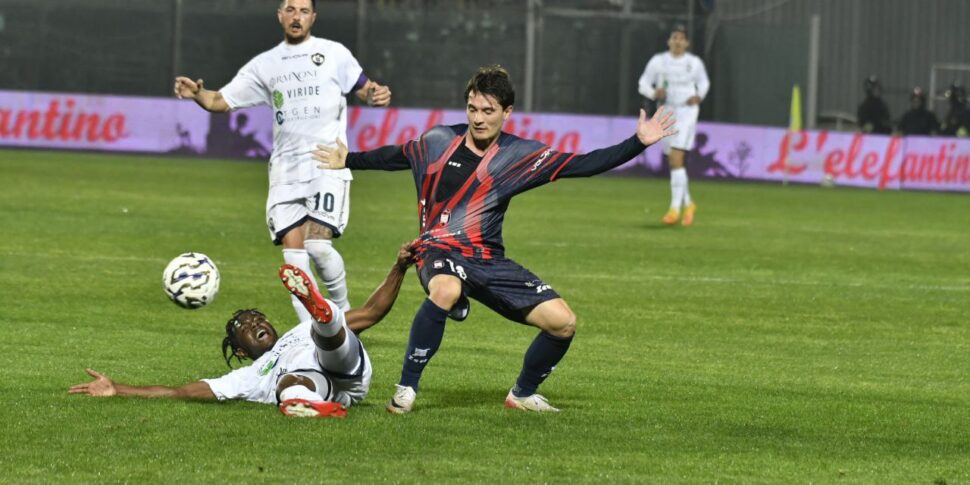 Cosenza insists on Piovanello. Pascalau's announcement is awaited
