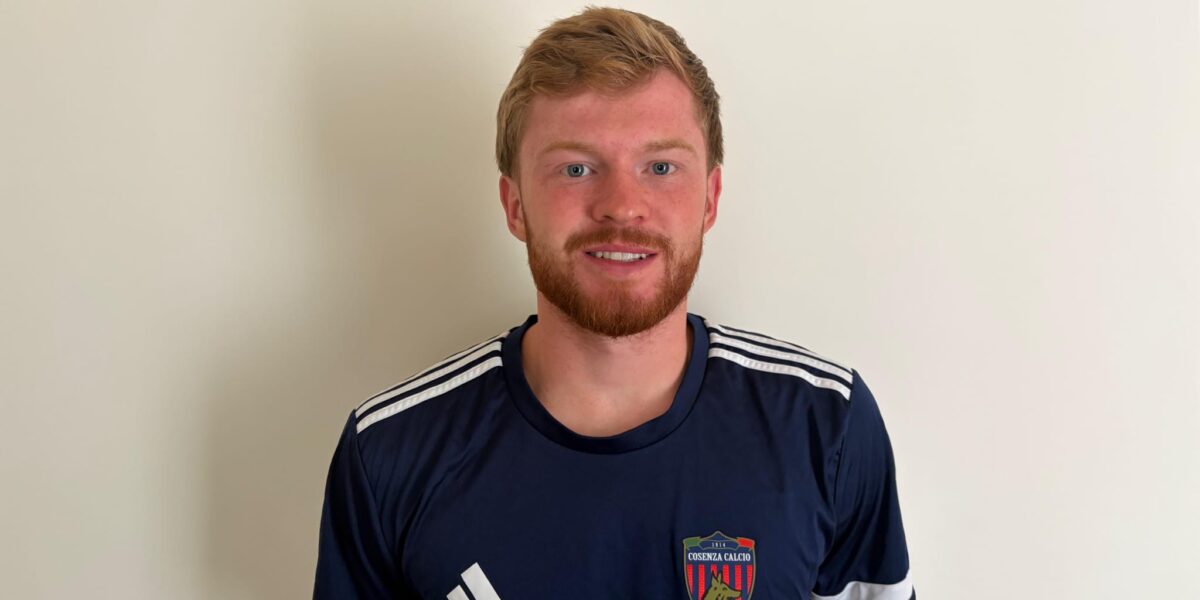 Cosenza, officer McJannet. The Irishman arrives on loan from Lecce