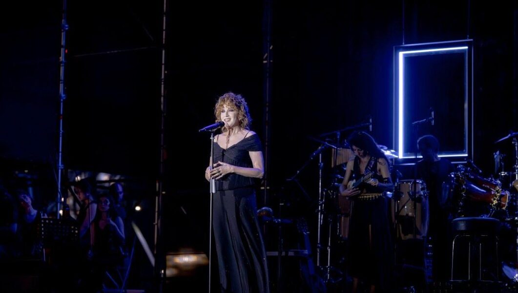 From Messina to Catania, weekend with Fiorella Mannoia: tonight the concert at the Capo Peloro Arena