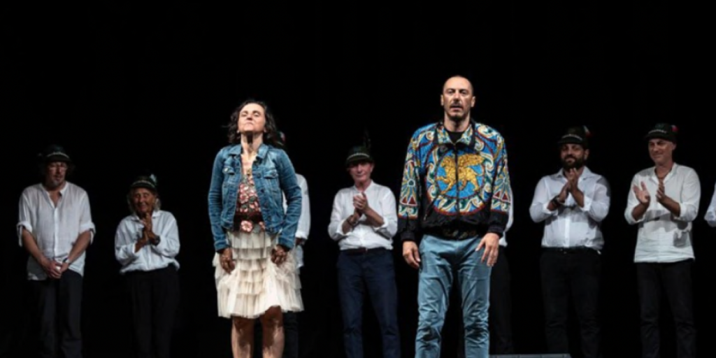 In that "carousel" our present of fictions and fears. «Calcinculo» by Enrico Castellani and Valeria Raimondi opened the Cortile Teatro Festival
