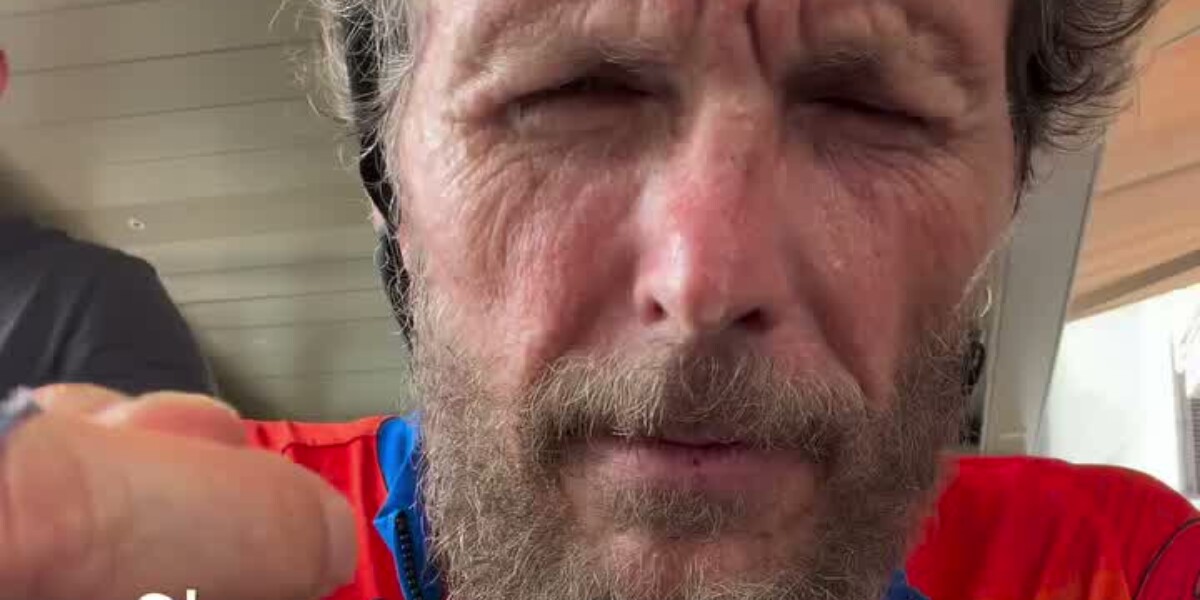 Jovanotti stops at Bar Tuppo in Milazzo: granita break during the Jova Summer Party 2026 VIDEO