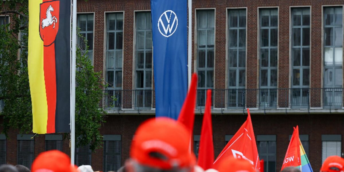 Management cuts at Volkswagen: "A quarter of the positions gone"