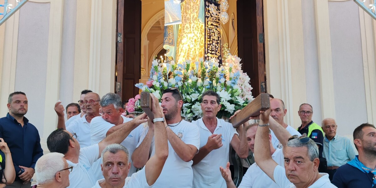 Messina, the procession of the Madonna della Lettera in Torre Faro continues to excite
