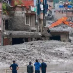 Nepal: the toll worsens, 623 dead and 2,500 missing. Hundreds of workers trapped in a tunnel