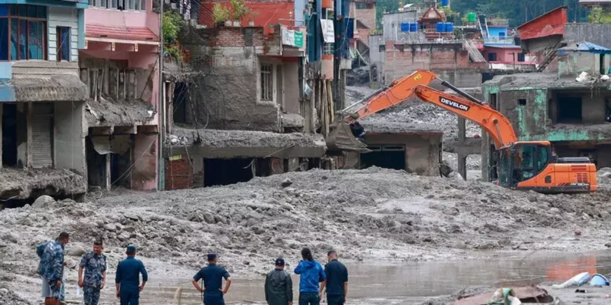 Nepal: the toll worsens, 623 dead and 2,500 missing. Hundreds of workers trapped in a tunnel