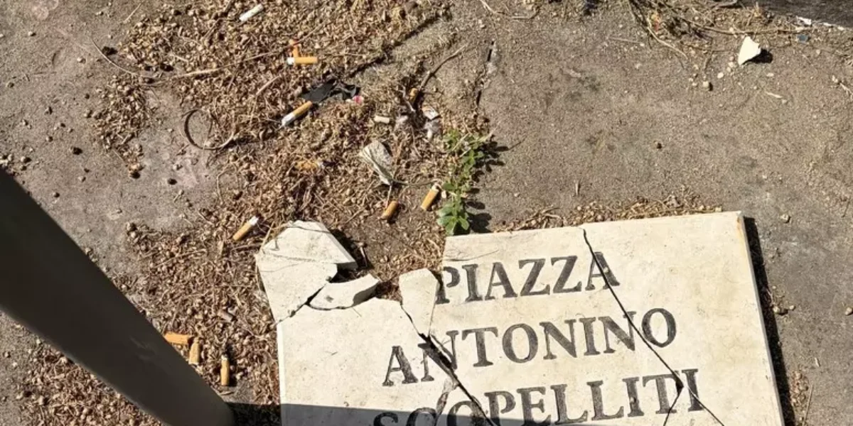 Polistena, insult to the memory of judge Scopelliti: the plaque in the square named after him destroyed
