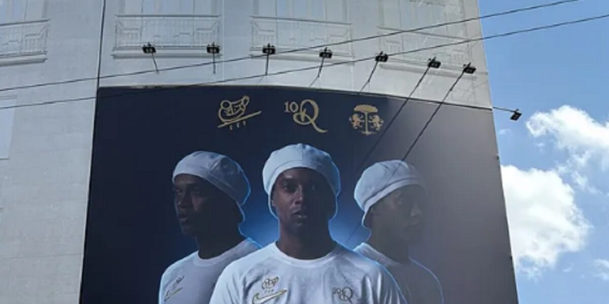Ronaldinho arrives in Italy: Ravenna embraces his legend