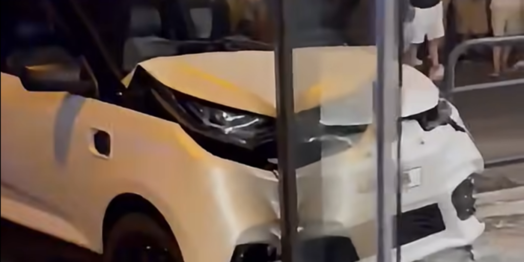 Spadafora, collision between minicar and scooter: one injured and the window of a bar destroyed