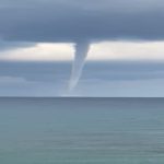 Spectacular waterspout seen from Pizzo. In the next few hours the weather will worsen with rain and thunderstorms VIDEO
