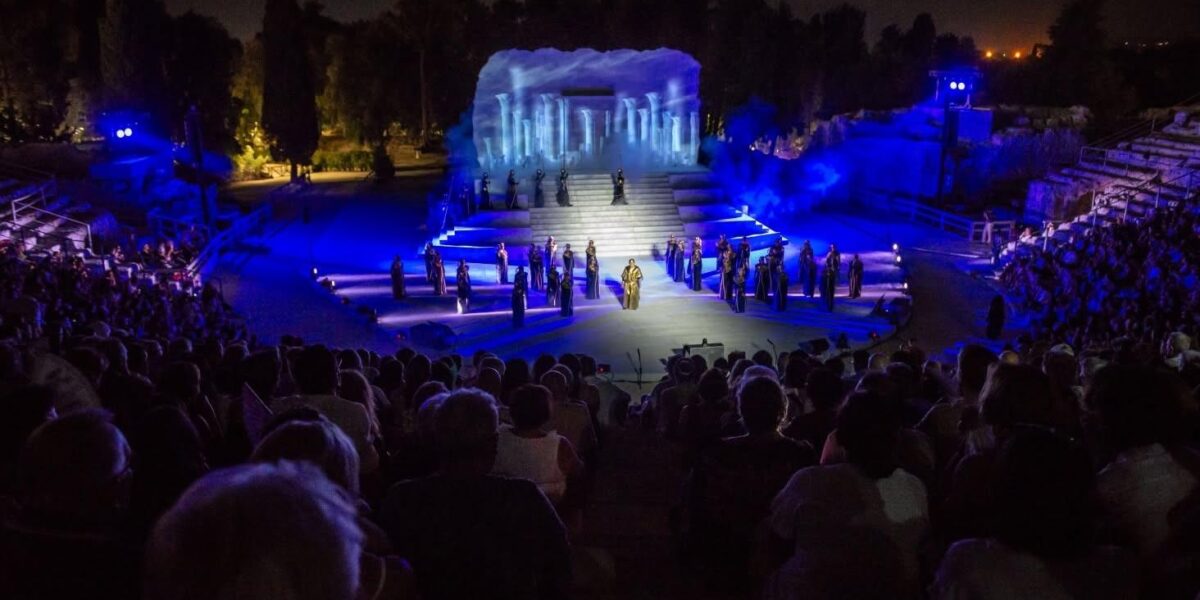 Stone theater opera festival: Nabucco with sign language conquers Taormina