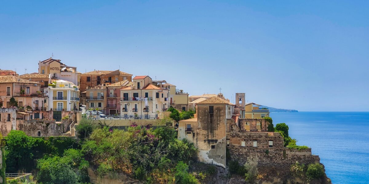The Calabrian and Sicilian capitals are depopulating, international immigration is not enough