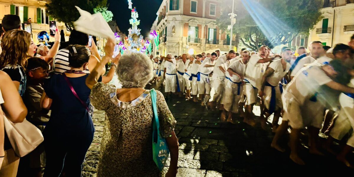 The Vara of Messina: white, blue and faith. The centenary edition and the rebirth between mourning and hope PHOTO VIDEO