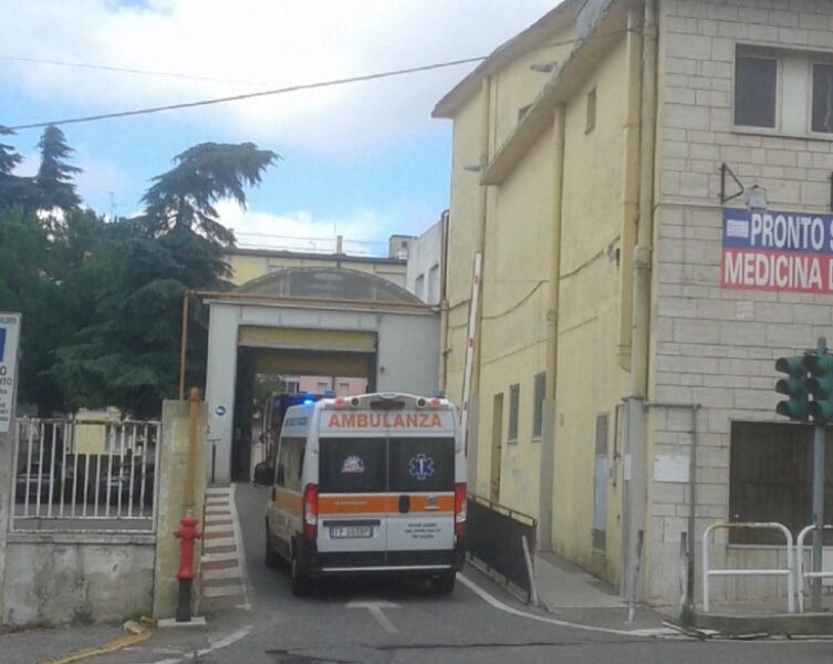Vibo: the emergency "calls" from 118, few vehicles and minimal staff
