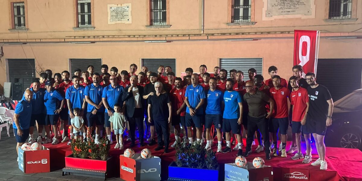 Vibonese: the season starts with enthusiasm, lots of applause and choirs at the presentation