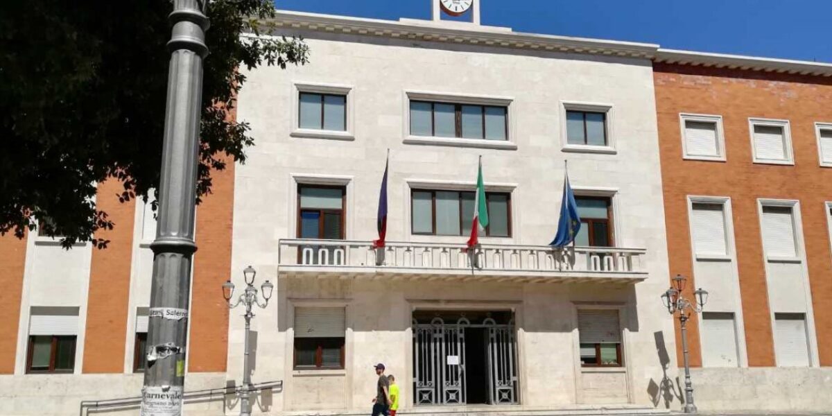 Crotone, council approves the regulation for the breaking up of public land and the concession of the use of public subsoil and municipal infrastructure