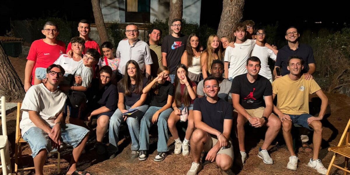Father Samu and the mission in Vulcano: «The islands are not places to live only in the summer»