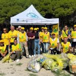 “Let's clean up the world”, in Catanzaro over 100 kilos of waste collected on a stretch of free beach in the Giovino area