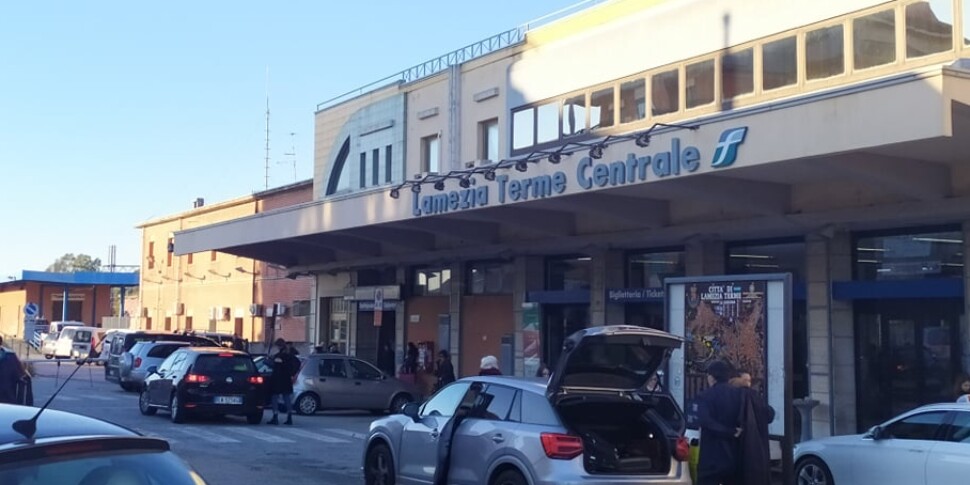 Chaos trains between Calabria and Sicily, line reopened between Falerna and Lamezia but severely slowed down: Frecce still stopped and Intercity for Palermo and Siracusa limited
