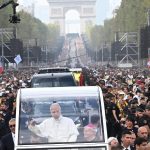 Leone star on the Champs-Elysees, 800 thousand at mass. The Pope encourages French Catholics: "Do not hide, renew the nation"