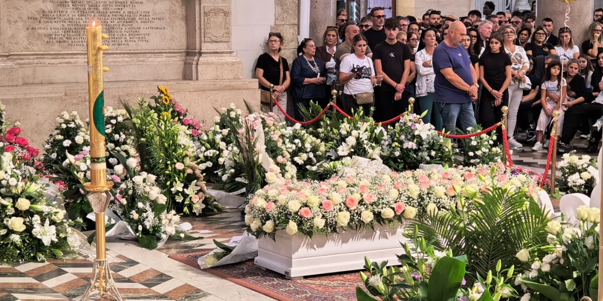 Messina's embrace of Rebecca Galli: two thousand in the Cathedral to bid farewell to the 17-year-old student