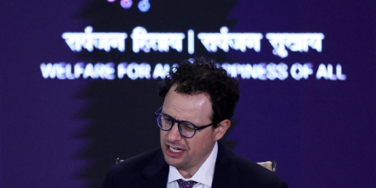 AI, Amodei's alarm: "Within 6-12 months it can control the Internet"