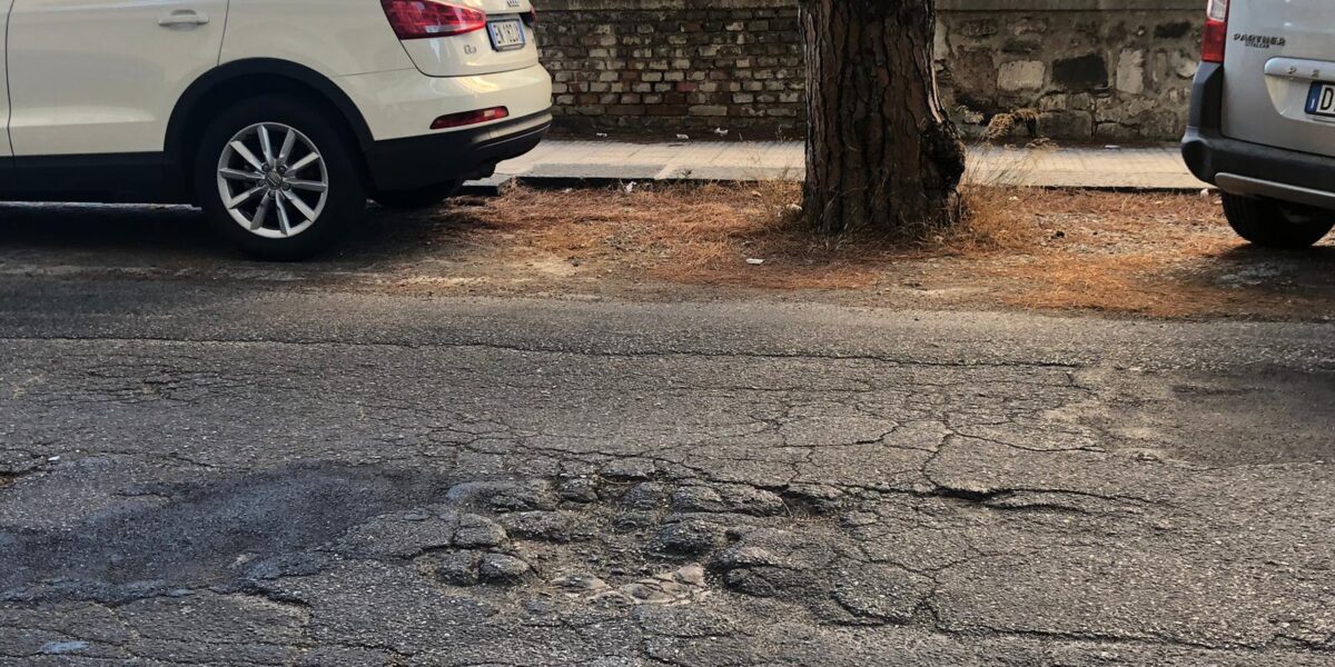 Bad roads in Messina, two loans for the suburbs and the city center