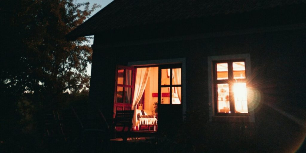 Bills, electricity sting: +37.3% since October for 3 million vulnerable people