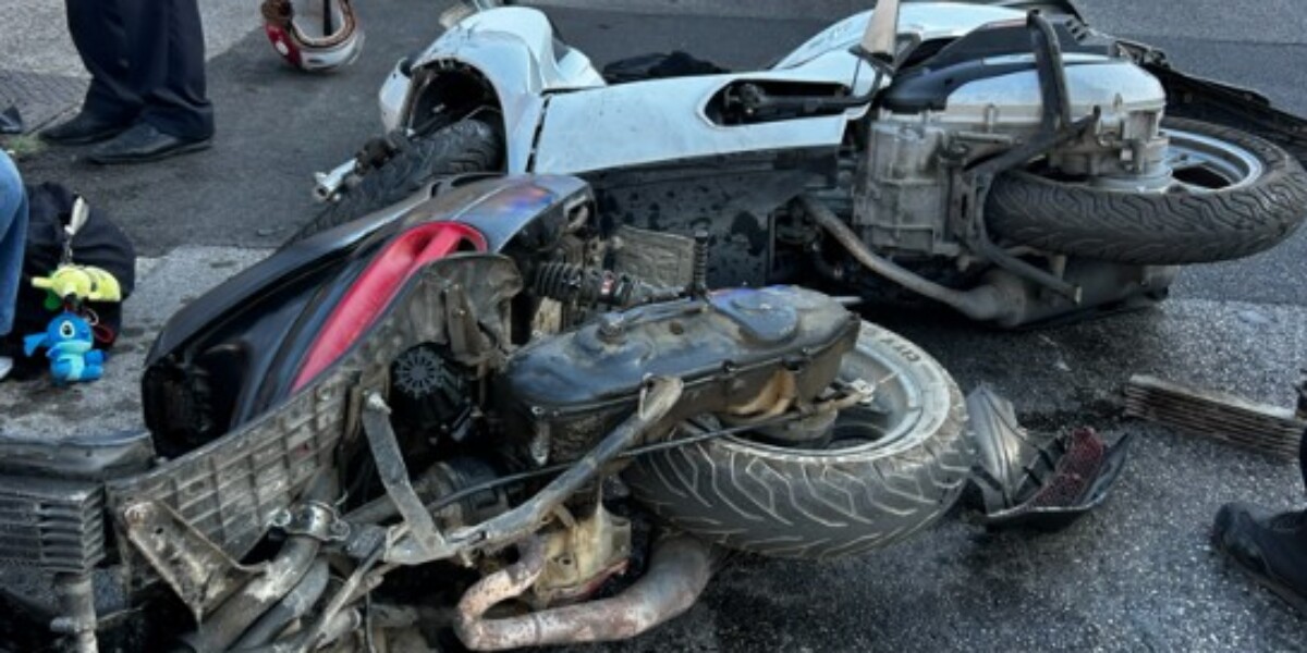 Capo d'Orlando, collision between two scooters: four young people involved, one slightly injured