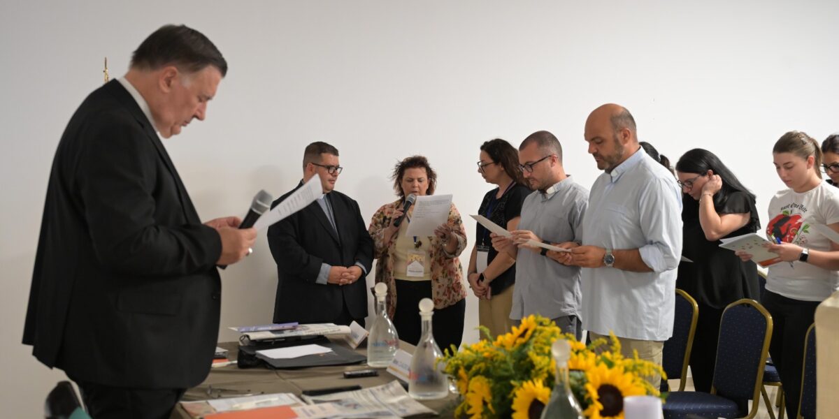 Catechesis, the archbishop of Catanzaro-Squillace accelerates the change: «It is not enough to prepare for the sacraments» PHOTO