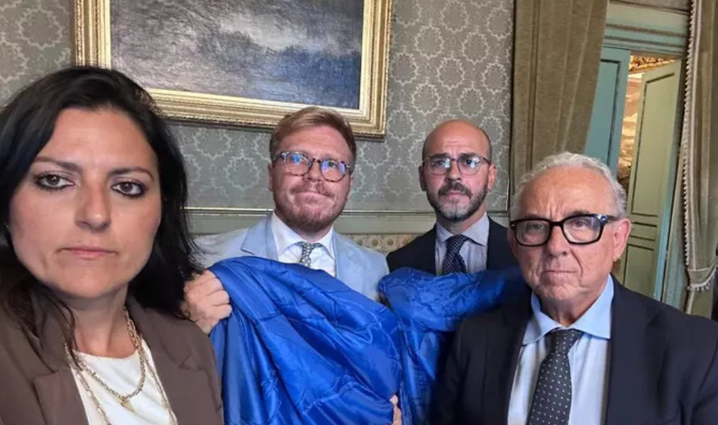 Chaos erupts over the billion dollar maneuver in Sicily: Countercurrent occupies the Ars Budget Commission