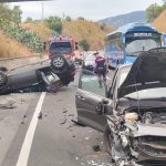 Collision between two cars on State Road 106 in Pietragrande di Stalettì: one car overturned and four people in hospital